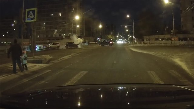 Дтп на улице Воронова в Красноярске 25 октября 2016