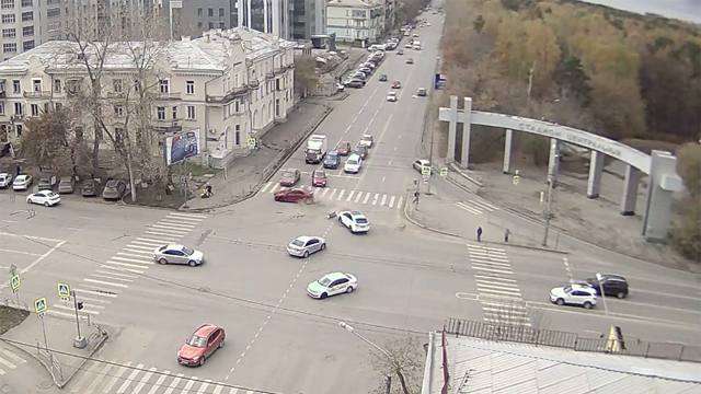 Дтп в Челябинске на пересечении улиц Коммуны и Энгельса 26 октября 2016