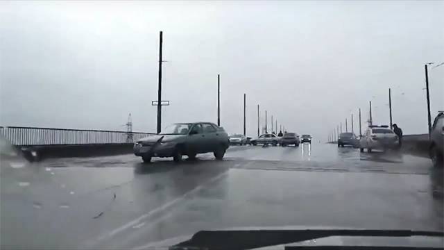 Массовое дтп с 16 автомобилями на мосту в Волжском 31 октября 2016