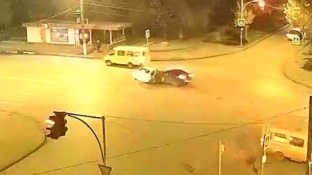 Серьезное дтп на пересечении Ленина и Космонавтов в Волжском 10 ноября 2016