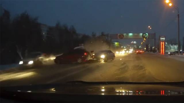 Крупное дтп на Павловском тракте в Барнауле 12 ноября 2016