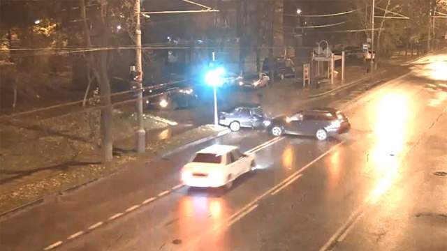 Серьезное дтп на Ставропольской улице в Краснодаре 15 ноября 2016