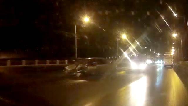 Дтп на Запсибовском мосту в Новокузнецке 14 декабря 2016
