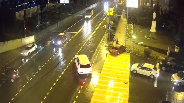 Дтп на улице Горького в Сочи 20 декабря 2016