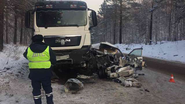 Страшное дтп с грузовиком на Байкальском тракте 27 декабря 2016