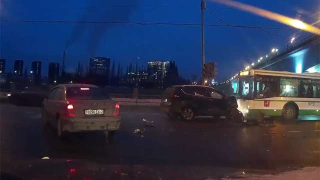 Дтп на Нагатинской набережной в Москве 28 декабря 2016