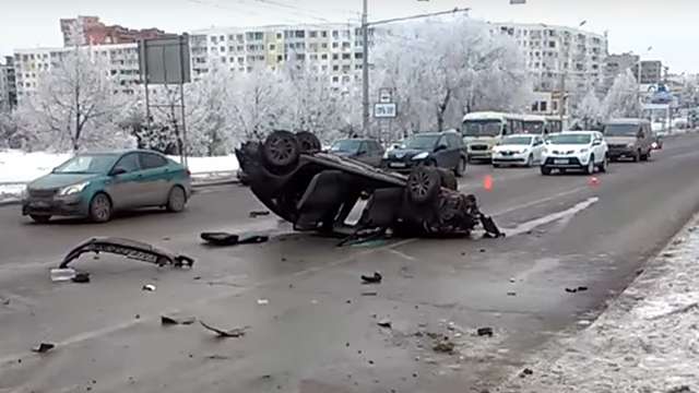 Страшное дтп на пересечении Космонавтов и Комарова в Ростове-на-Дону 1 января 2017