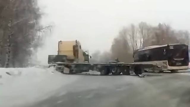 Дтп с грузовиком под Кемерово на трассе «Кемерово - Берёзовский» 19 января 2017