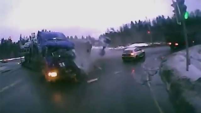Крупная авария на пересечении Рогачевского шоссе и трассы А107 в Дмитровском районе 19 февраля 2017