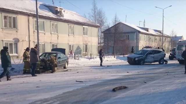 Серьезное дтп на пересечении улиц Первомайской и Школьной в Лабытнанги 24 февраля 2017