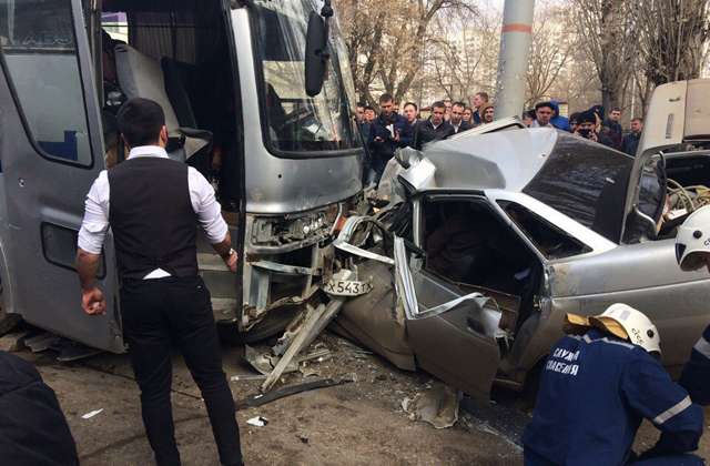 Дтп с автобусом на Новоузенской улице в Саратове 9 марта 2017