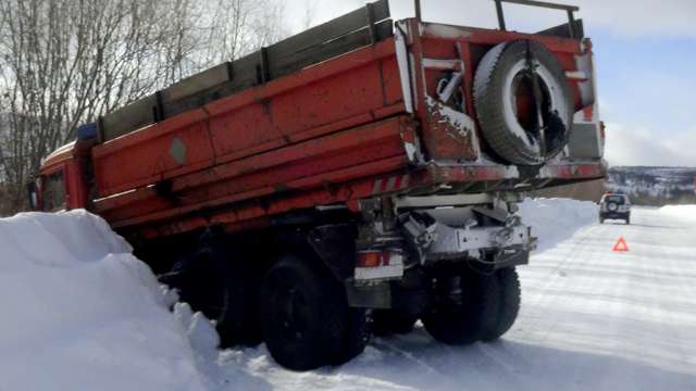 Дтп с грузовиком на трассе «Бодайбо - Таксимо» в Бодайбинском районе 10 марта 2017