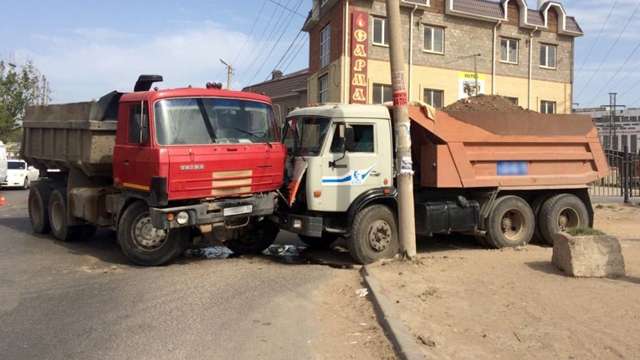 Серьезное дтп на Ереванской улице в Астрахани