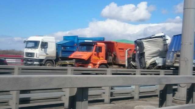 Страшное дтп с грузовиками на КАД в Санкт-Петербурге