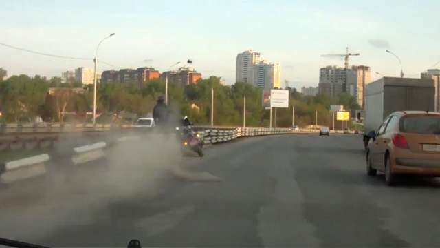 Дтп с мотоциклистом на улице Ипподромская в Новосибирске