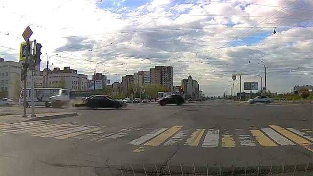 Дтп на пересечении Бухарестской и Ярослава Гашека в Санкт-Петербурге
