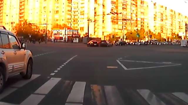 Дтп с Порше на пересечении Большевиков и Коллонтай в Санкт-Петербурге