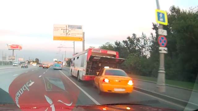 Видео жесткого дтп на Каширском шоссе в Москве