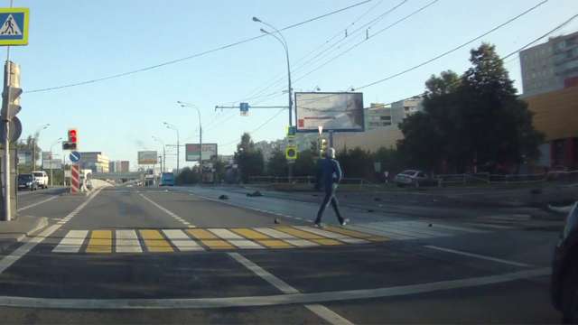На Алтуфьевском шоссе в Москве сбили женщину с ребенком